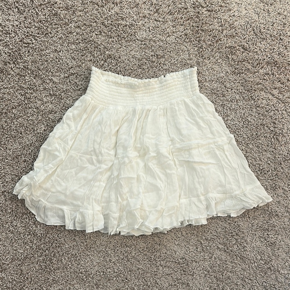 Wishlist Apparel white mini skirt with ruffle hem Sz L